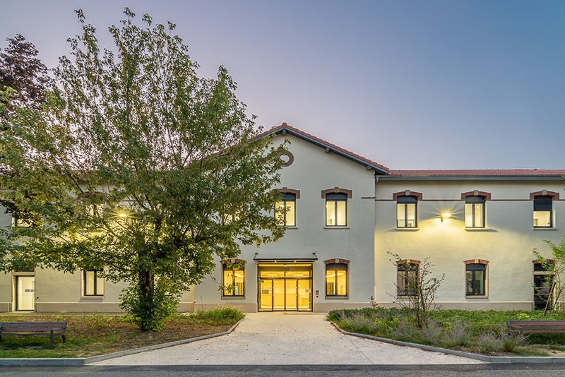 Photographie d'architecture du neuropôle de Bron conçu et réalisé par l'agence Chabanne