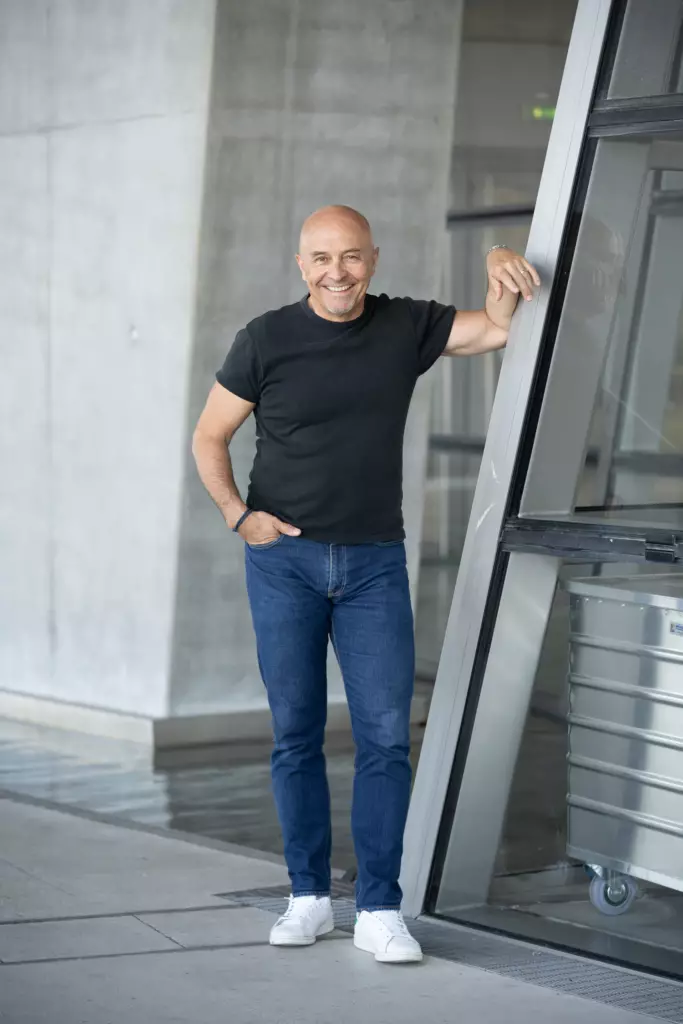 Photographe portraits professionnels pour un book de comédien Eric Tchu BD 16 Resultat 683x1024