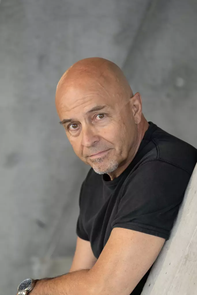 Photographe portraits professionnels pour un book de comédien Eric Tchu BD 35 Resultat 683x1024