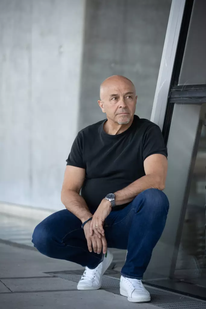 Photographe portraits professionnels pour un book de comédien Eric Tchu BD 9 Resultat 683x1024