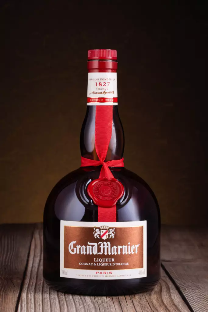 Photographe publicité et produits : Verres et bouteilles Photo Publicitaire Studio BD 4172 Resultat 683x1024