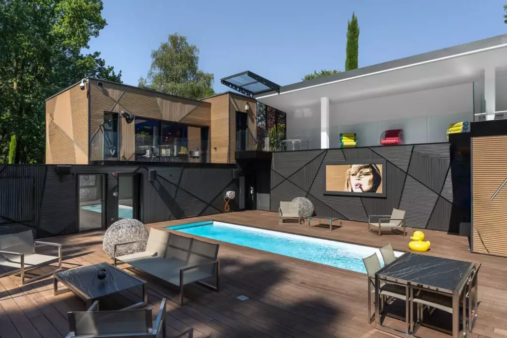 Villa de prestige dans les Monts d'Or : reportage photo pour Engel & Völkers Photographie d'une Villa de luxe à Charbonnière les bains pour l'agence Engel & Völkers